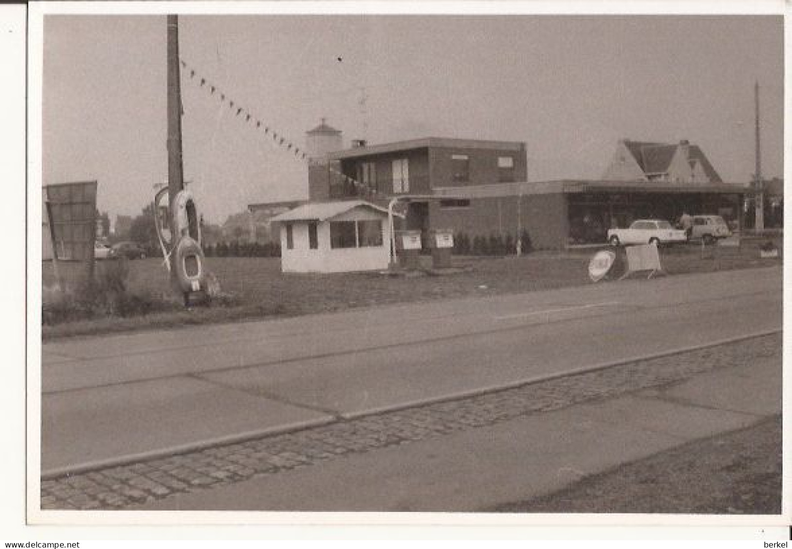 KUURNE FINA POMP EN GARAGE FOTO  14.5 X 9.5 CM  VAN DAMME B17 - Kuurne