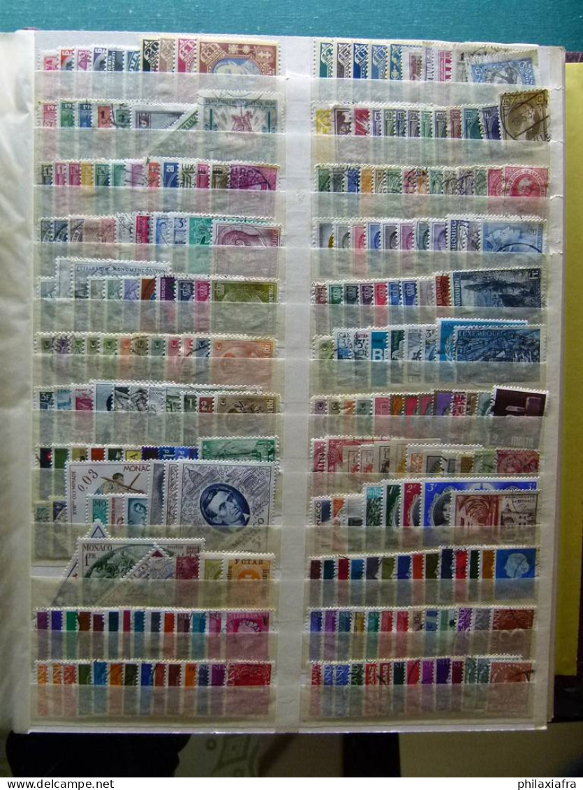 Collection Europe classificateur timbres surtout oblitéré de la periode classiqu