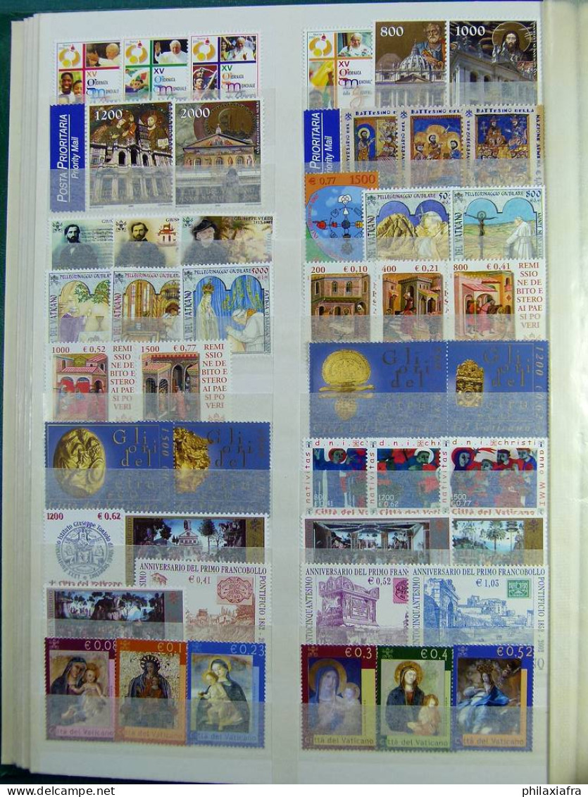 Collection Vatican, de 1963 à 2011, avec timbres neufs ** sans charnière, en s