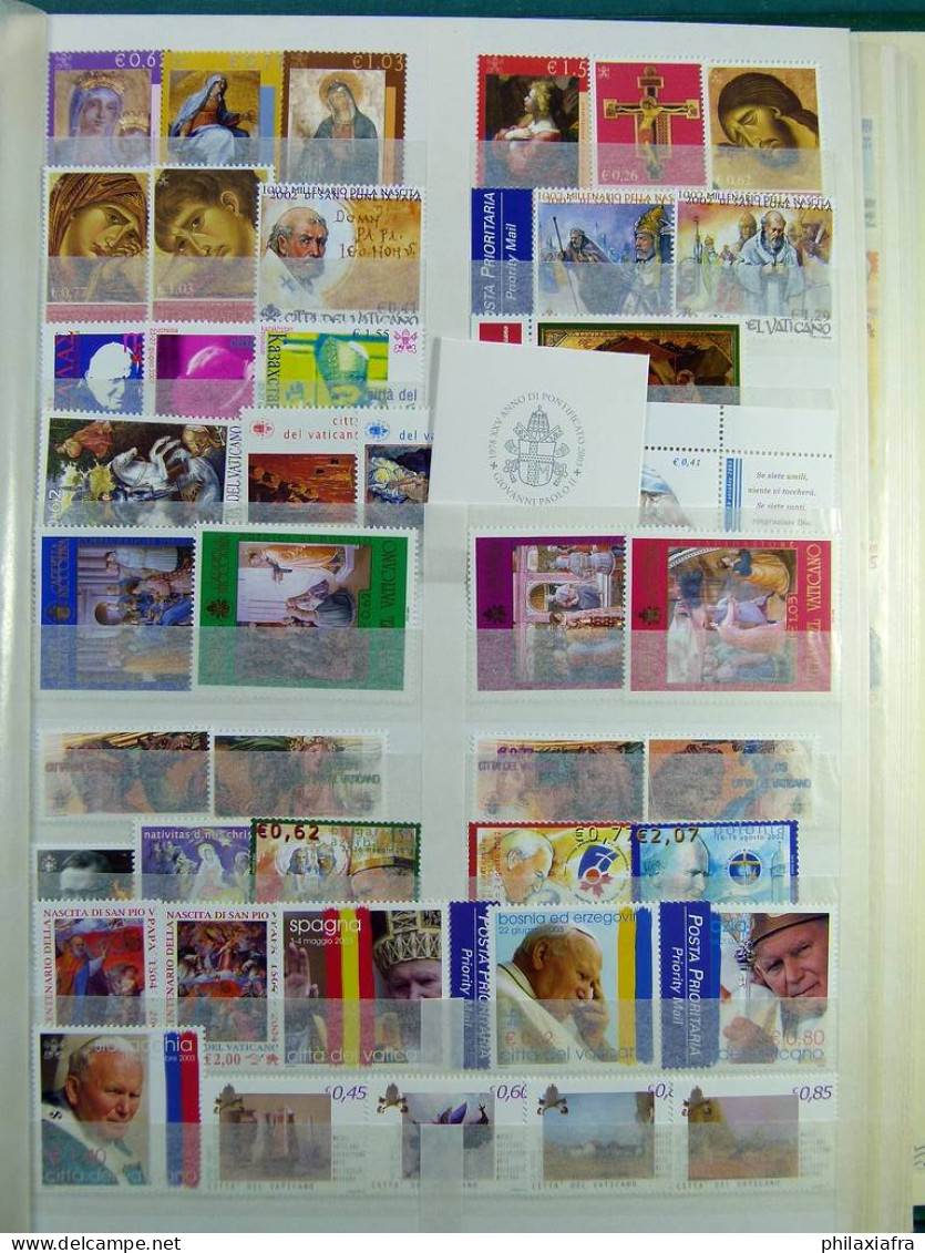 Collection Vatican, de 1963 à 2011, avec timbres neufs ** sans charnière, en s