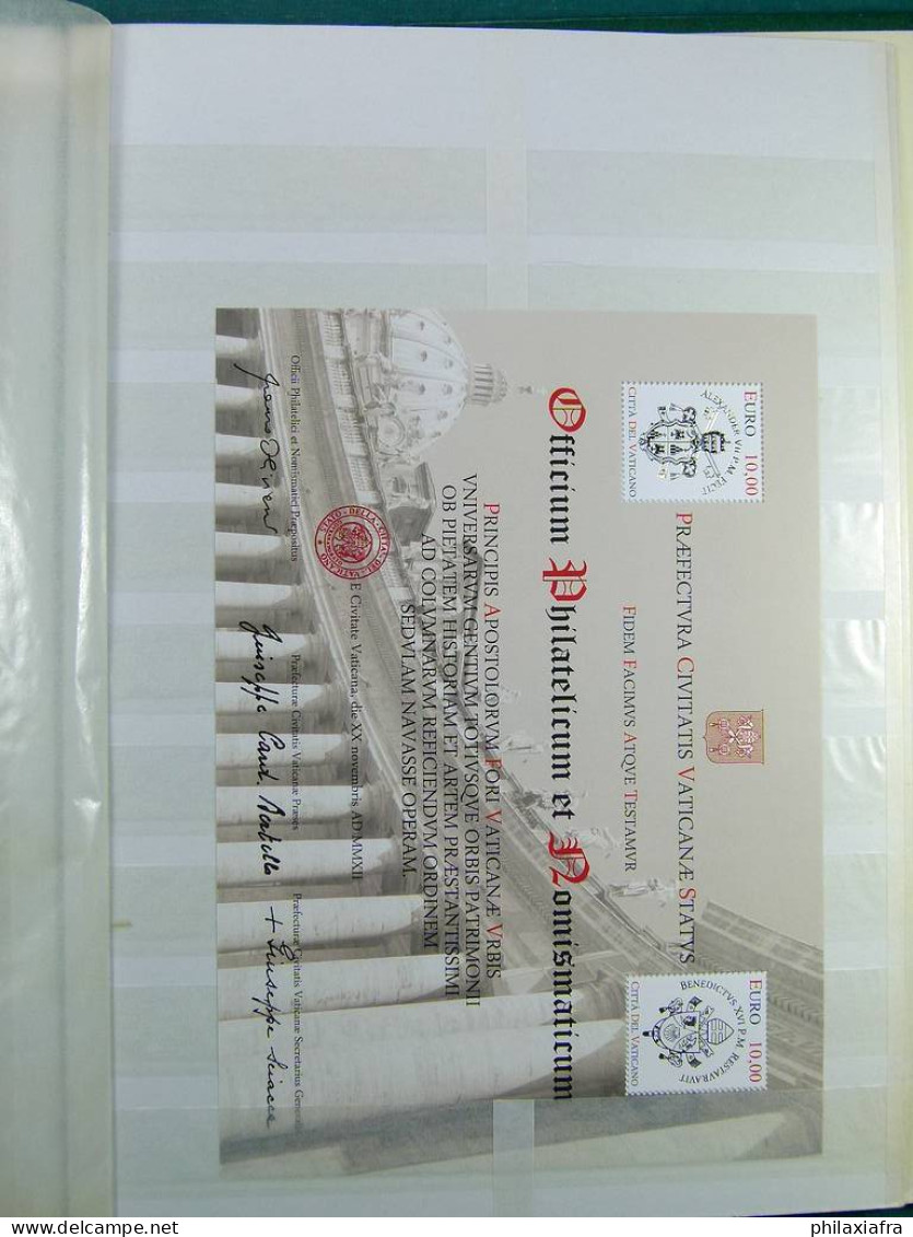 Collection Vatican, de 1963 à 2011, avec timbres neufs ** sans charnière, en s