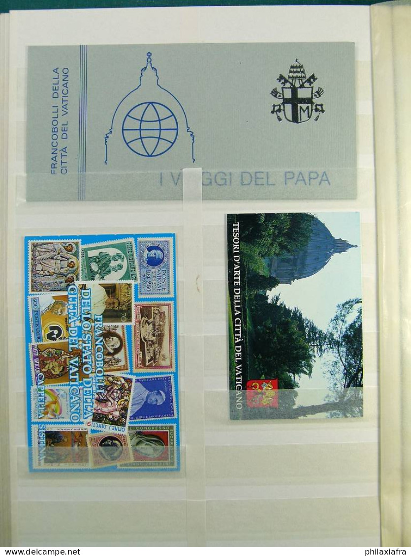 Collection Vatican, de 1963 à 2011, avec timbres neufs ** sans charnière, en s