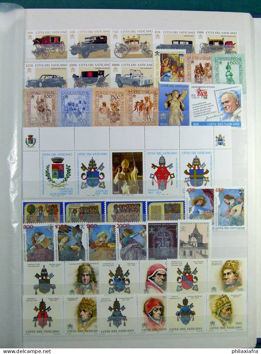 Collection Vatican, de 1963 à 2013, avec timbres neufs ** sans charnière, en s