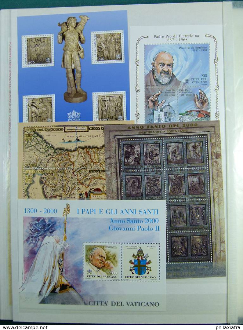 Collection Vatican, de 1963 à 2013, avec timbres neufs ** sans charnière, en s