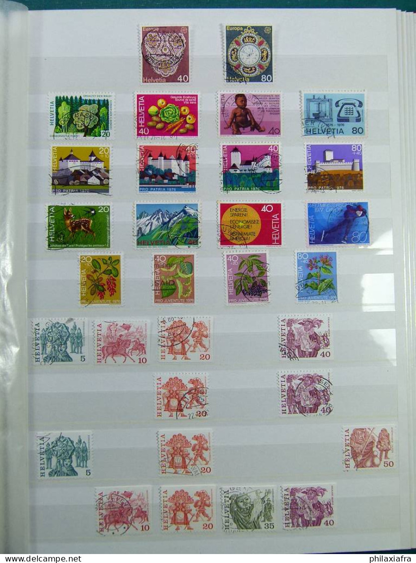 Collection Suisse, sur album, avec timbres oblitérés.