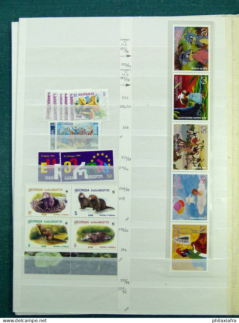 Collection Géorgie, Sur Pages De Classeur, De 1992 à 2013, Avec Timbres Neufs  - Géorgie