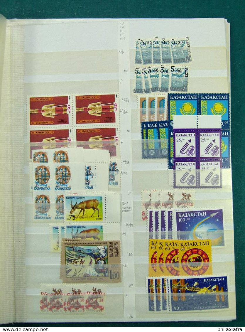 Collection Kazakhstan, Sur Pages De Classeur, De 1992 à 2015, Avec Timbres Neuf - Kazakistan