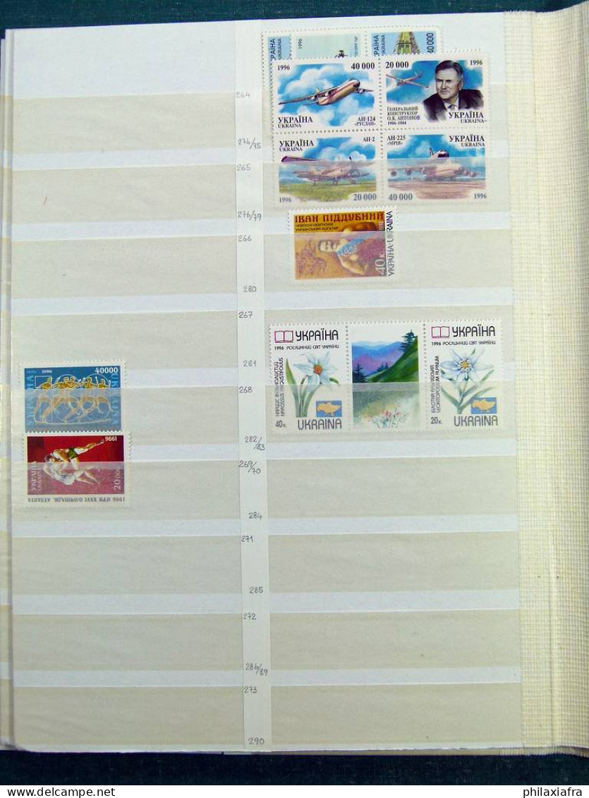 Collection ukrainienne, sur pages de classeur, de 1992 à 2013, avec timbres neu