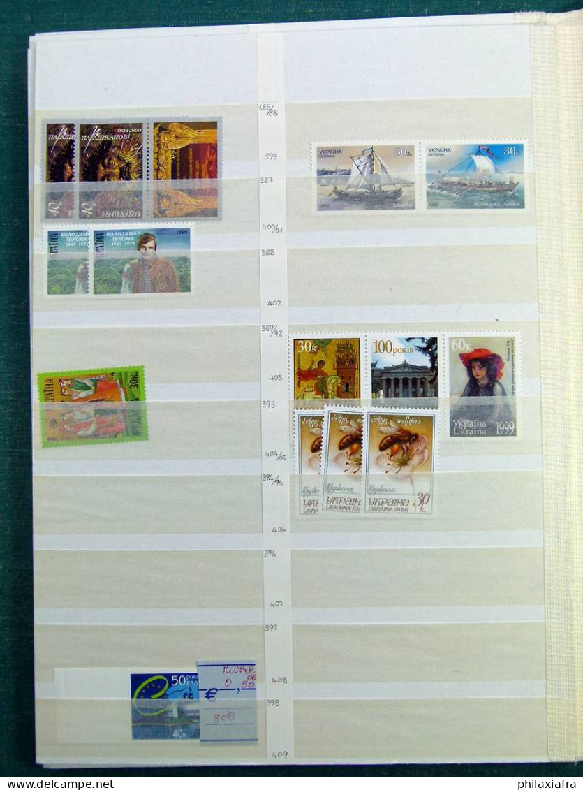 Collection ukrainienne, sur pages de classeur, de 1992 à 2013, avec timbres neu