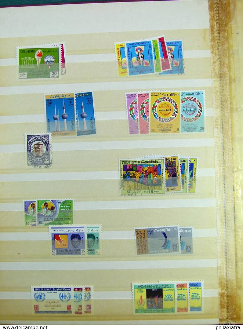 Collection Koweït, sur classeur, avec timbres neufs et oblitérés.
