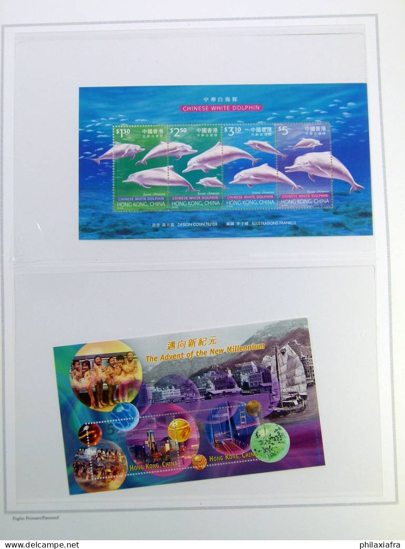 Collection Hong Kong, sur album, avec feuillets et livrets** neufs sans charniè