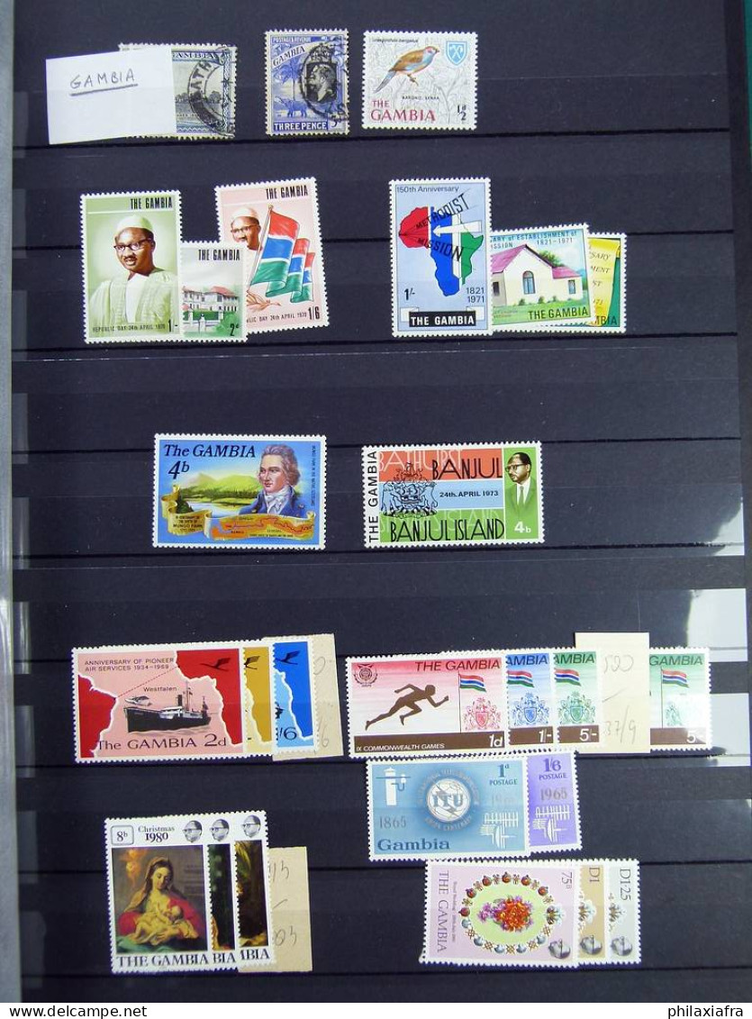 Collection Gambie Et Zambie, Sur Classeur, Avec Pour La Plupart Des Timbres Neuf - Gambie (1965-...)