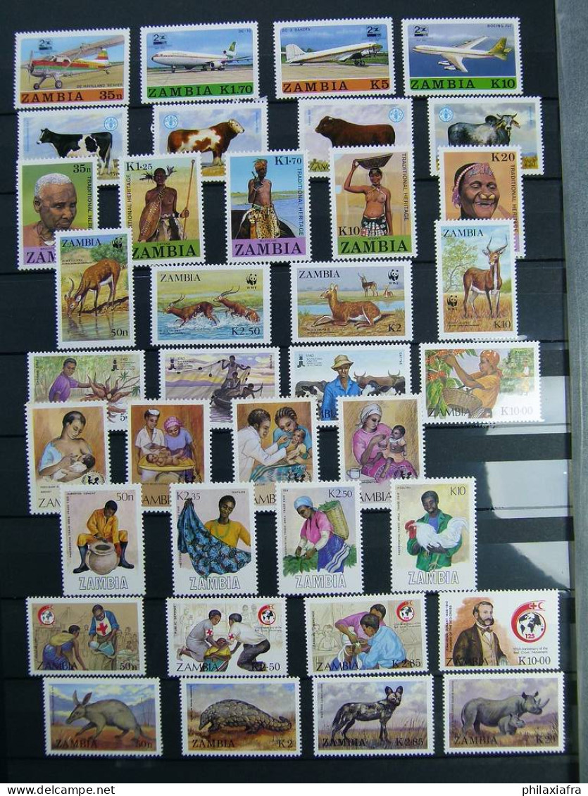 Collection Gambie et Zambie, sur classeur, avec pour la plupart des timbres neuf