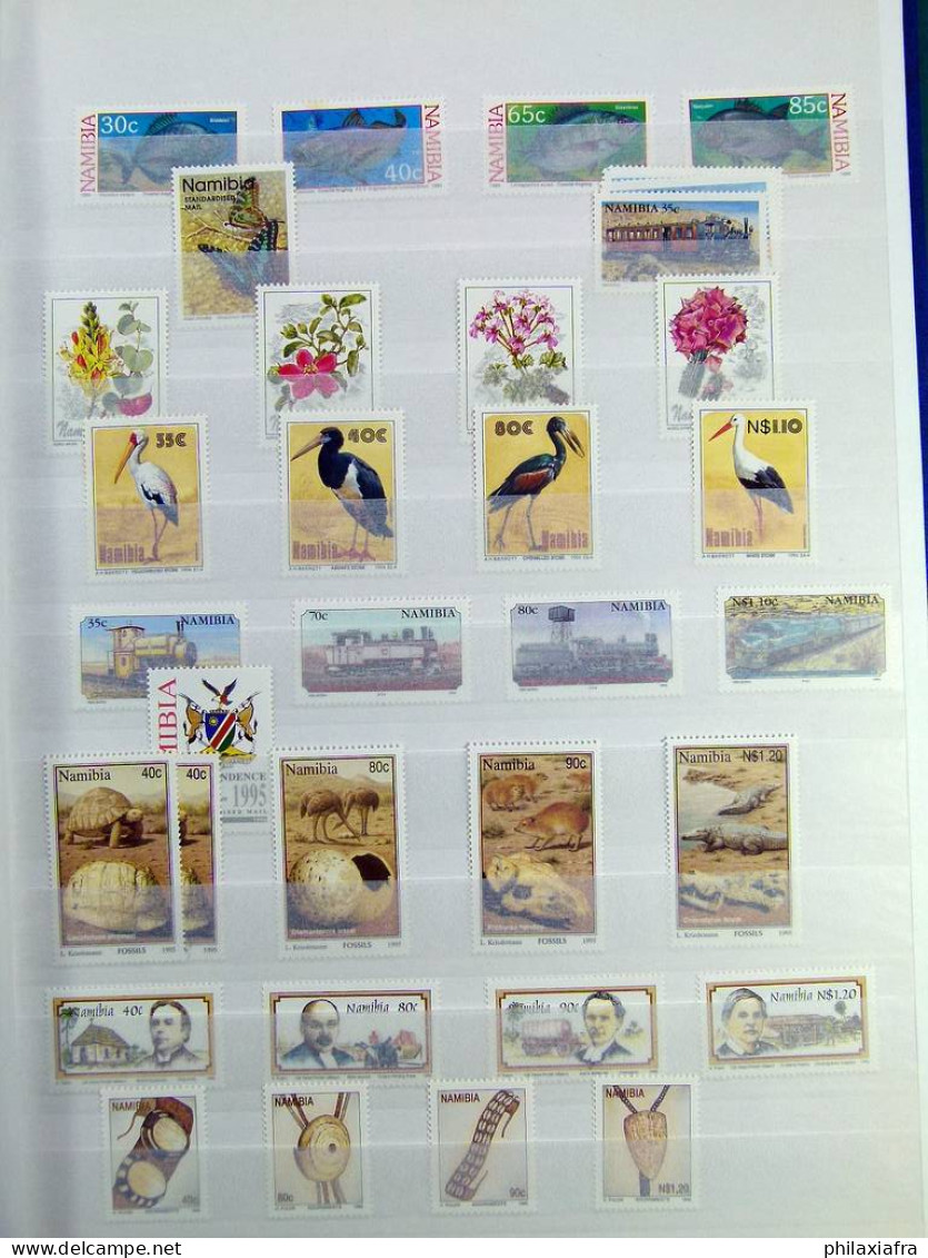 Collection Namibie, sur classeur, avec pour la plupart des timbres neufs ** sans