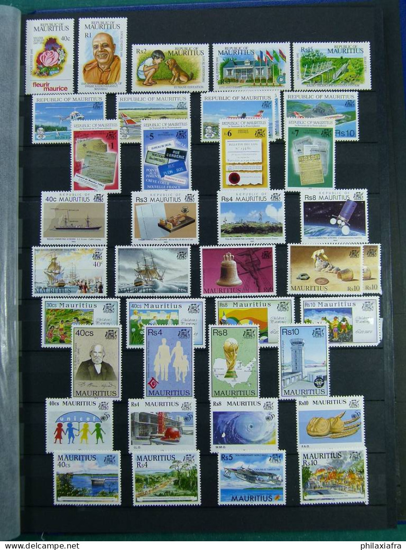 Collection Maurice, sur pages de classeur, d'époque classique, avec timbres neu