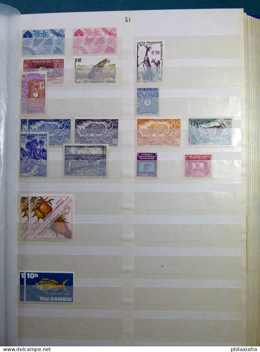 Collection Europa World, sur classeur, avec timbres oblitérés, également Dane