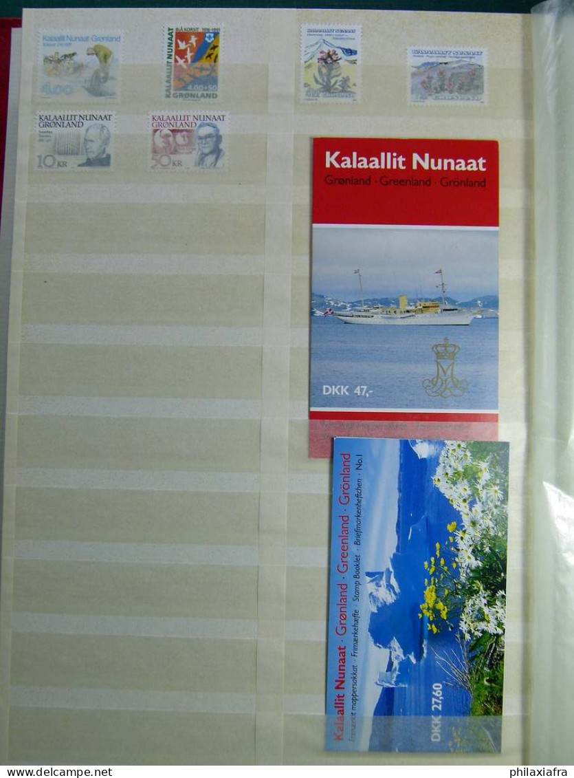 Collection Groenland, sur classeur, du début à 2009, avec timbres, dépliants,