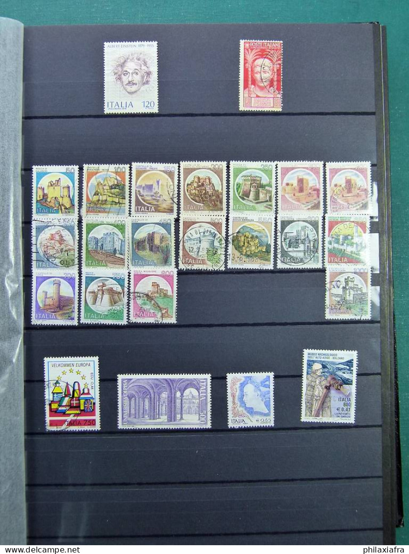 Collection mondiale, sur classificateur, avec timbres neufs et oblitérés.