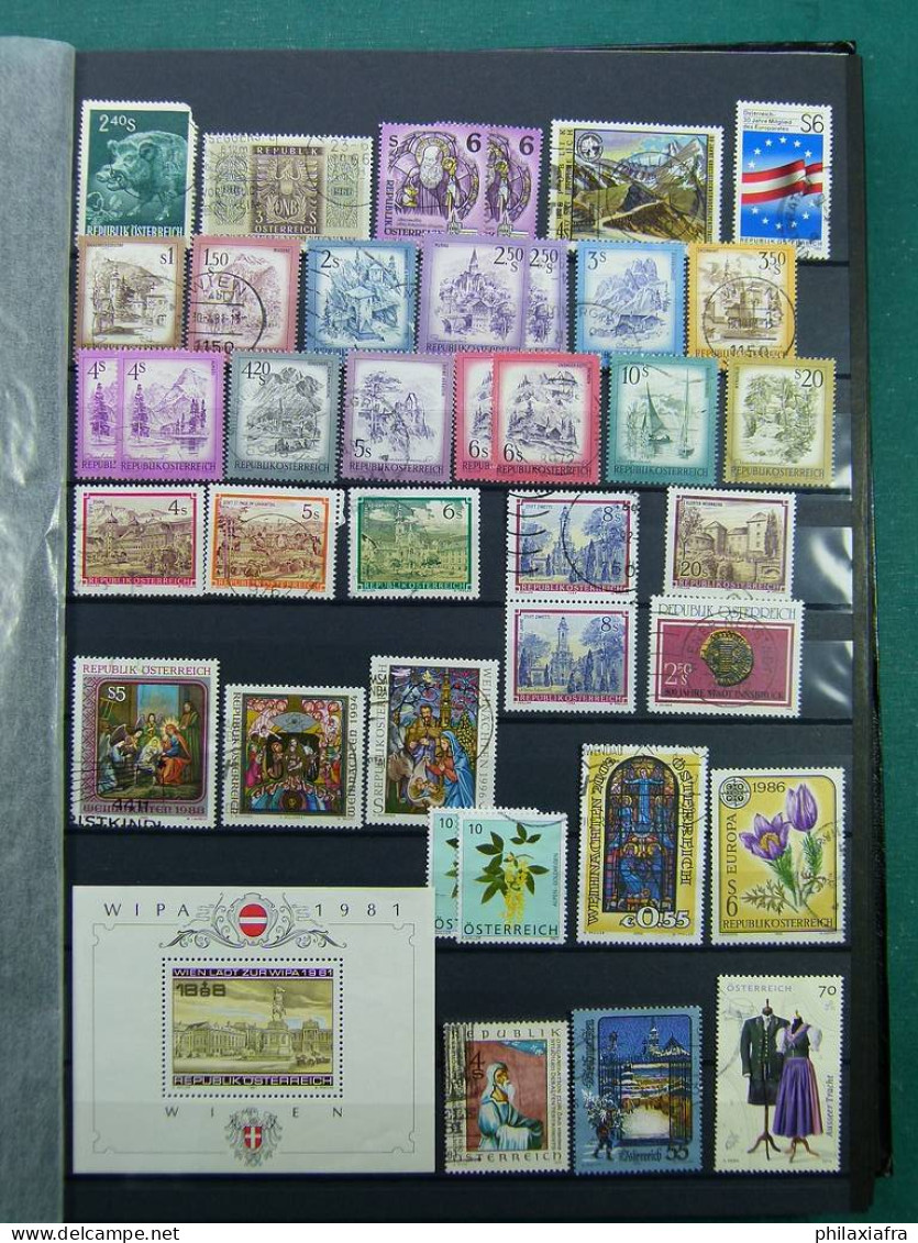 Collection mondiale, sur classificateur, avec timbres neufs et oblitérés.