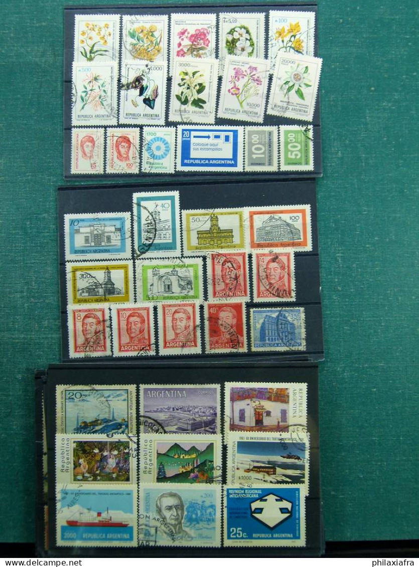 Collection Amérique du Sud, avec timbres neufs et oblitérés, sur cartes.