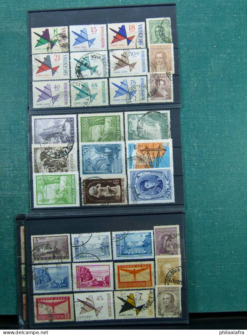 Collection Amérique du Sud, avec timbres neufs et oblitérés, sur cartes.