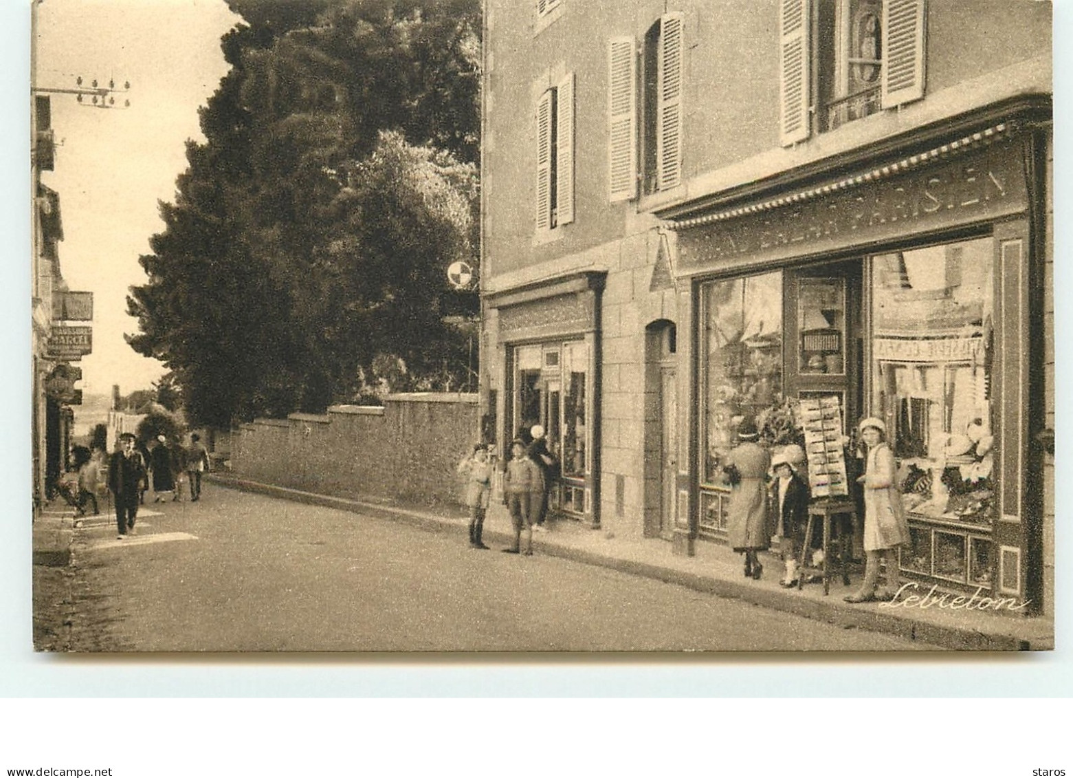 CANCALE - Rue Du Port - Grand Bazar Parisien - Vente De Cartes Postales - Cancale