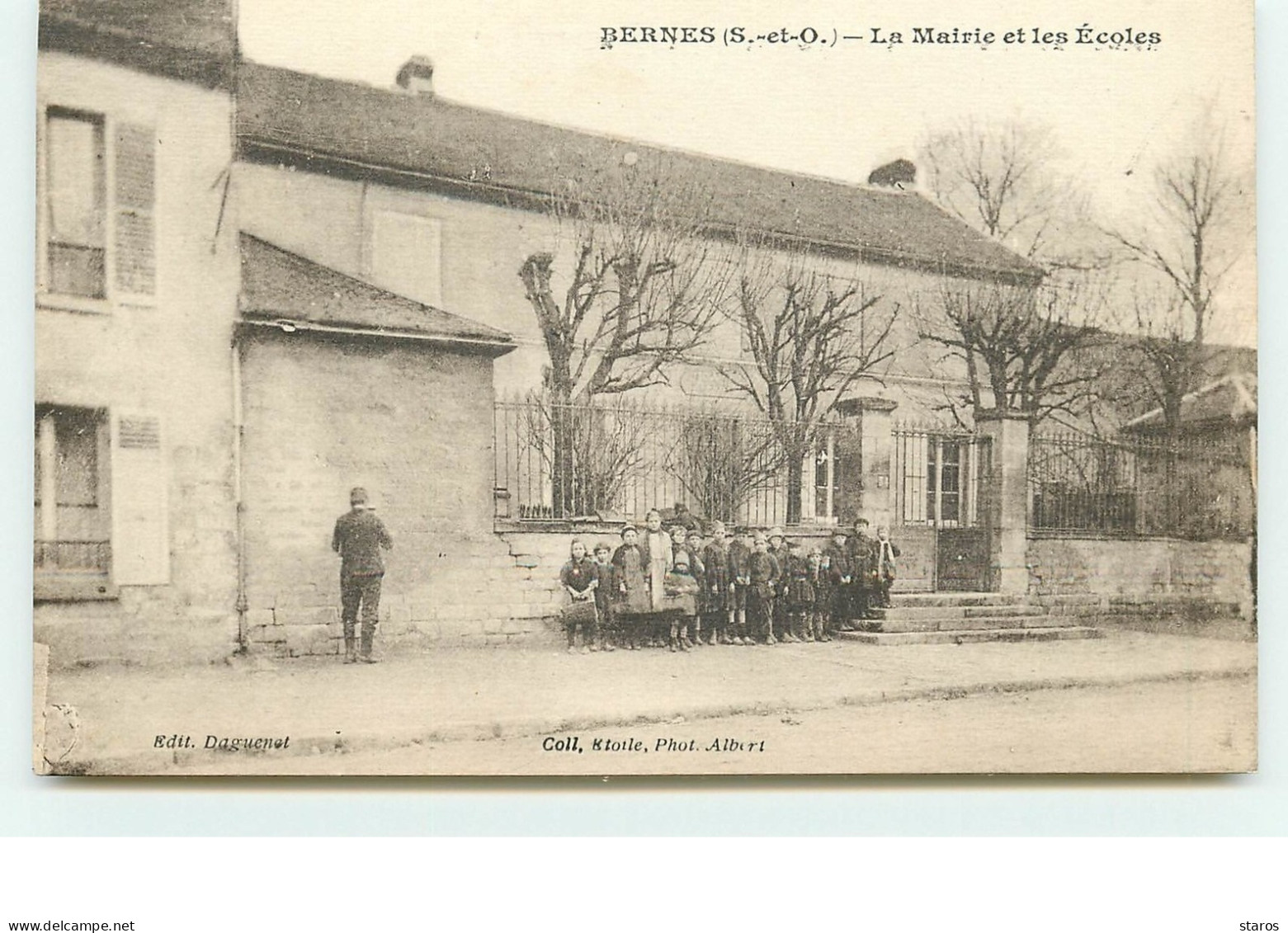 BERNES - La Mairie Et Les Ecoles - Autres & Non Classés