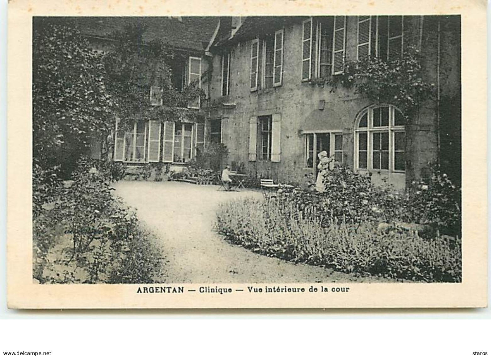 ARGENTAN - Clinique - Vue Intérieure De La Cour - Argentan