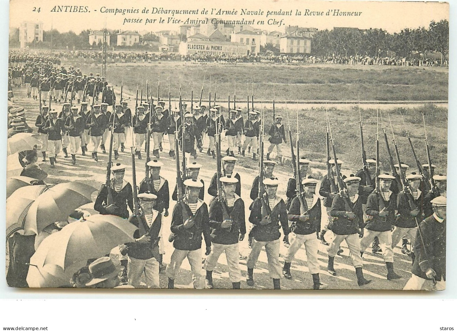 ANTIBES  - Compagnies De Débarquement De L'Armée Navale Pendant La Revue D'Honneur - N°24 - Other & Unclassified