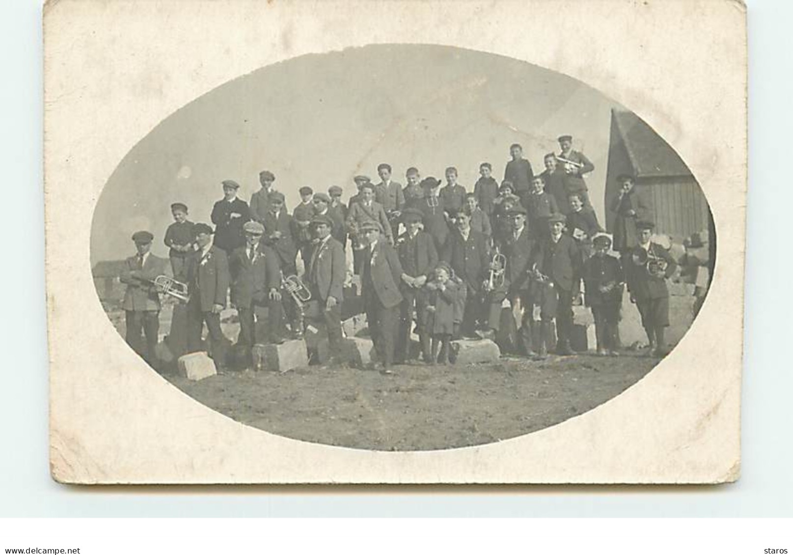 Carte-Photo - Groupe De Musiciens Autour D'un Prêtre - To Identify