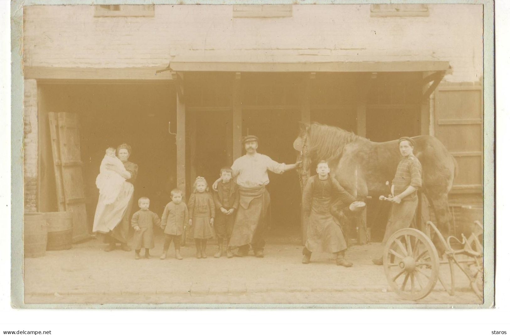 Carte Photo à Localiser - Maréchal Ferrant - Photo Collée Sur Carte Postale - Kunsthandwerk