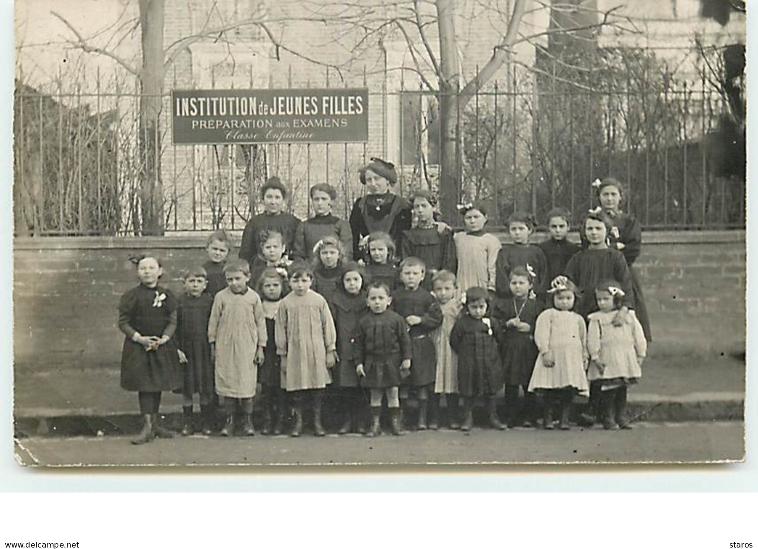 Carte Photo - Photo De Classe - Institution De Jeunes Filles - Préparation Aux Examens - Ecoles