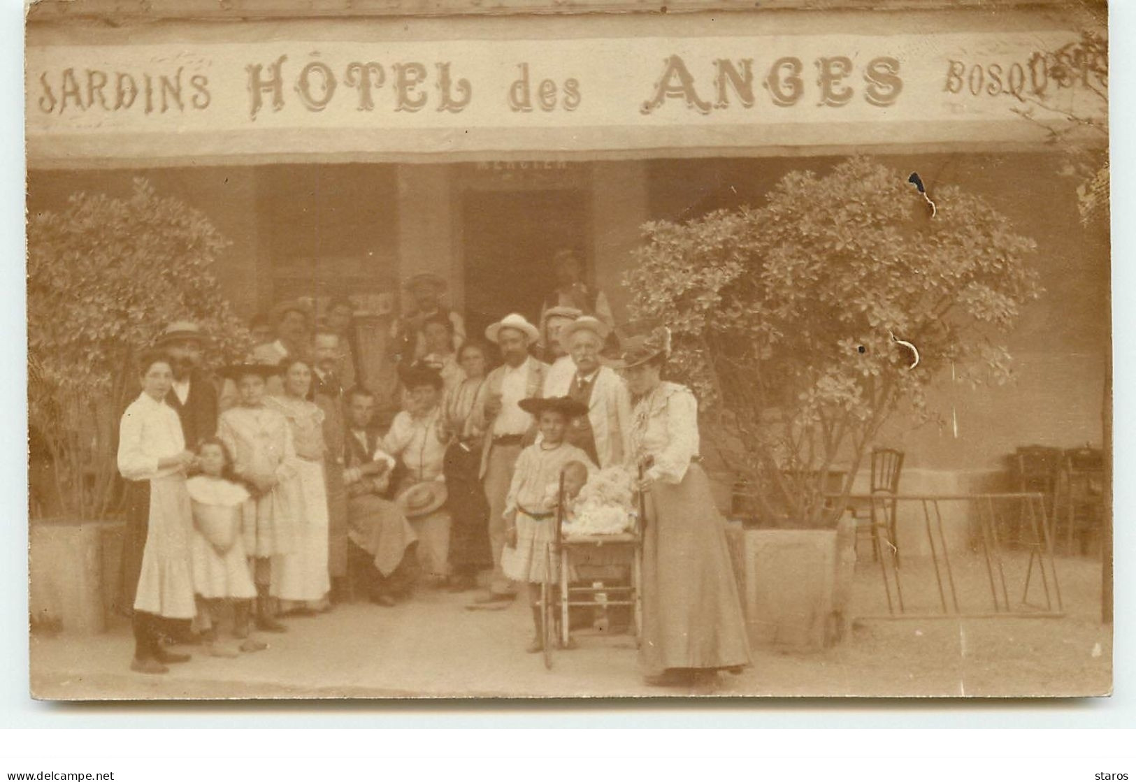 Carte Photo - PAVILLONS-SOUS-BOIS - Personnes Devant L'Hôtel Des Anges - Other & Unclassified