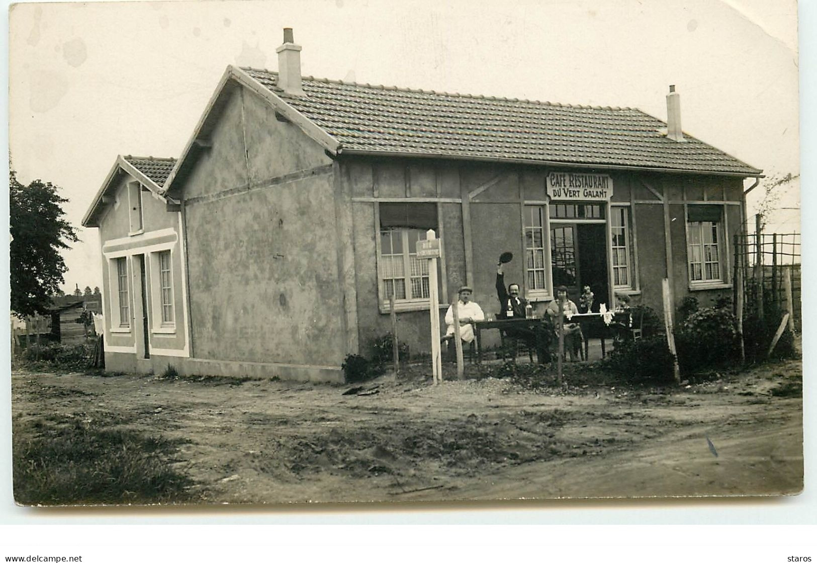 Carte Photo - Hommes Devant Le Café Du Vert Galant - Andere & Zonder Classificatie