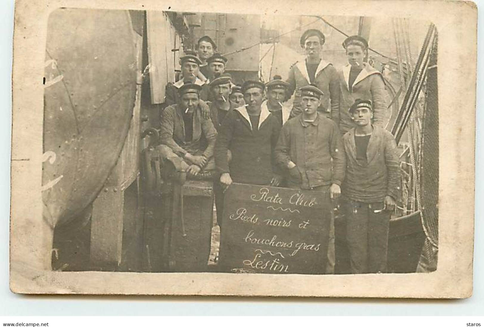 Carte Photo - Bateau De Guerre - Torpilleur Lestin - Rata Club - Pieds Noirs Et Bouchons Gras - Warships