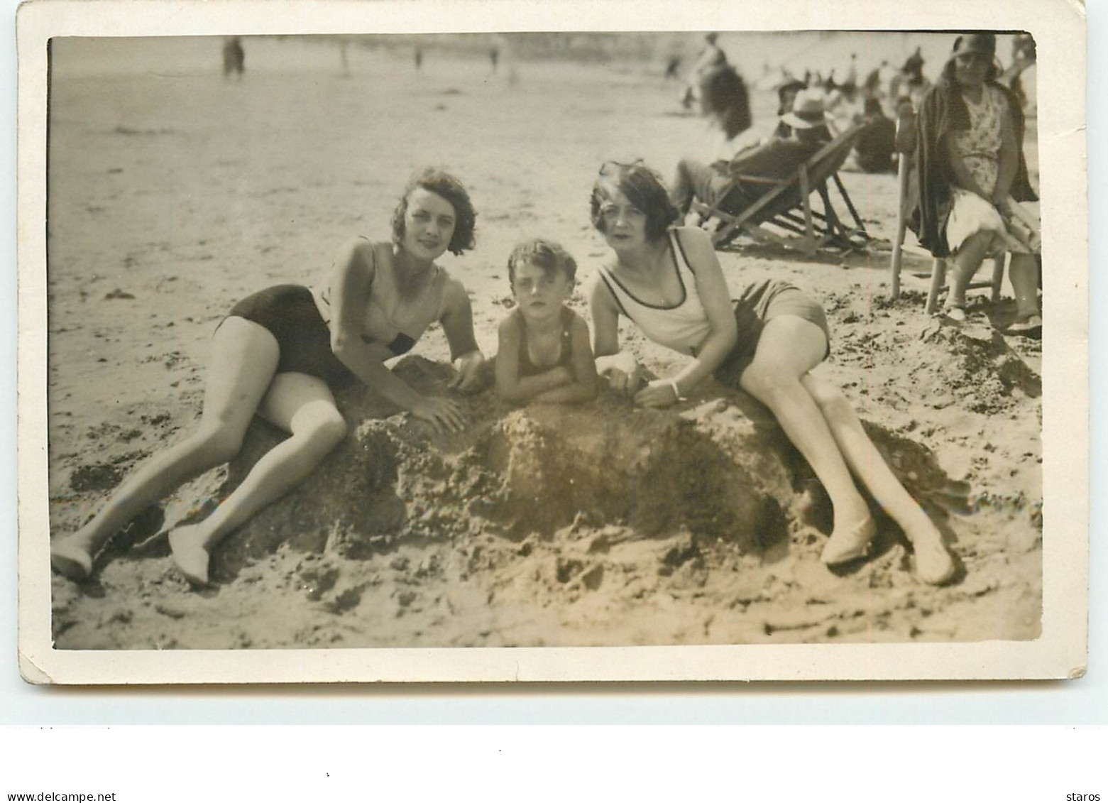 Femmes Sur Une Plage - Baigneuses - To Identify