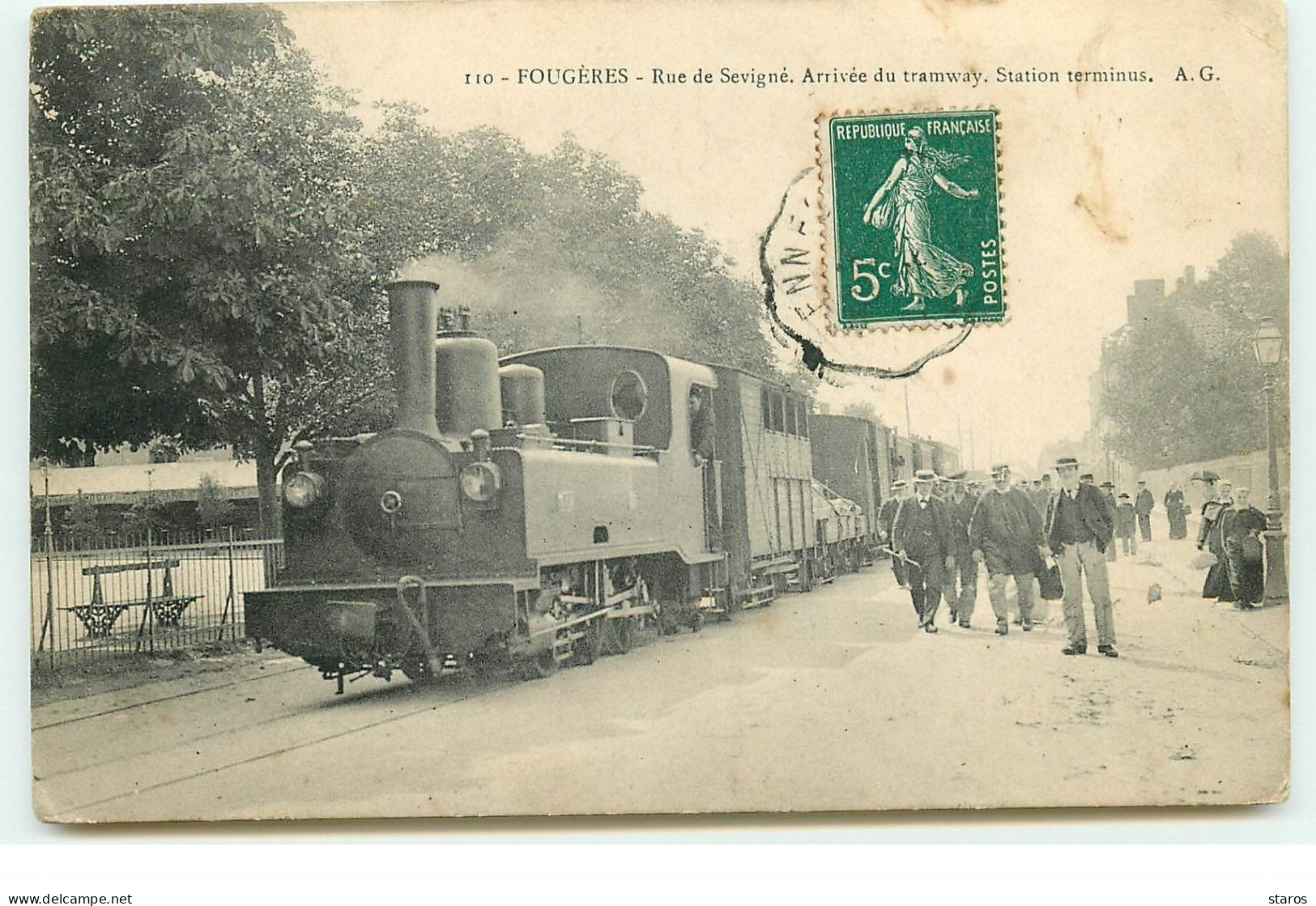 FOUGERES - Rue De Sévigné - Arrivée Du Tramway - Station Terminus - Fougeres