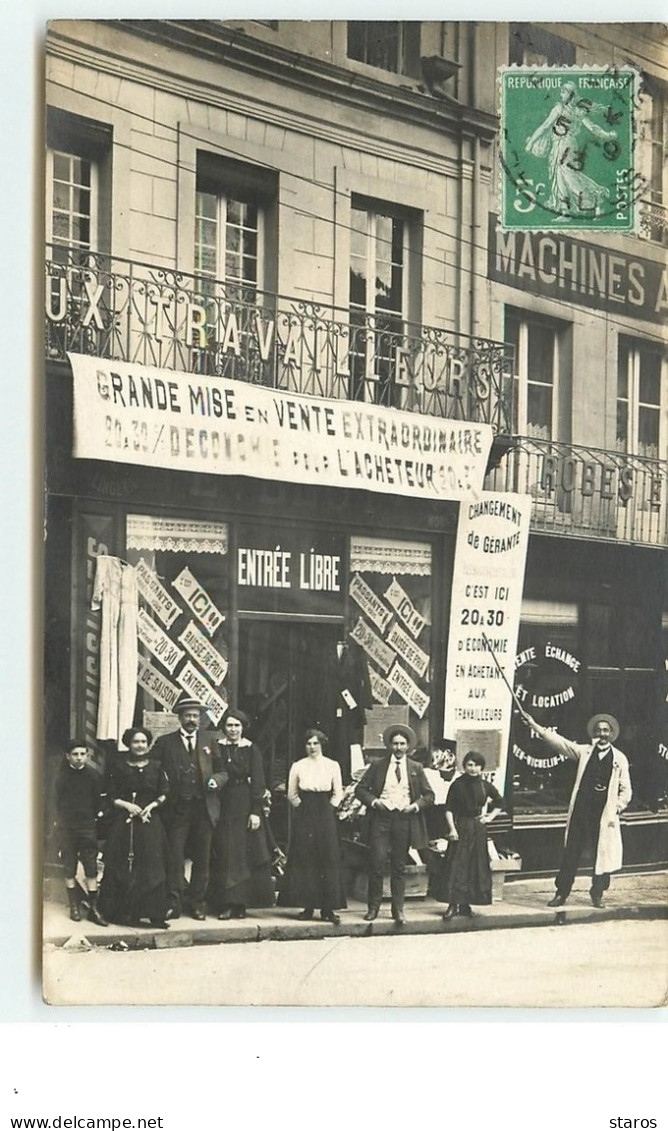 FALAISE - Place Belle-Croix - Liquitation Du Magasin Aux Travailleurs - Falaise