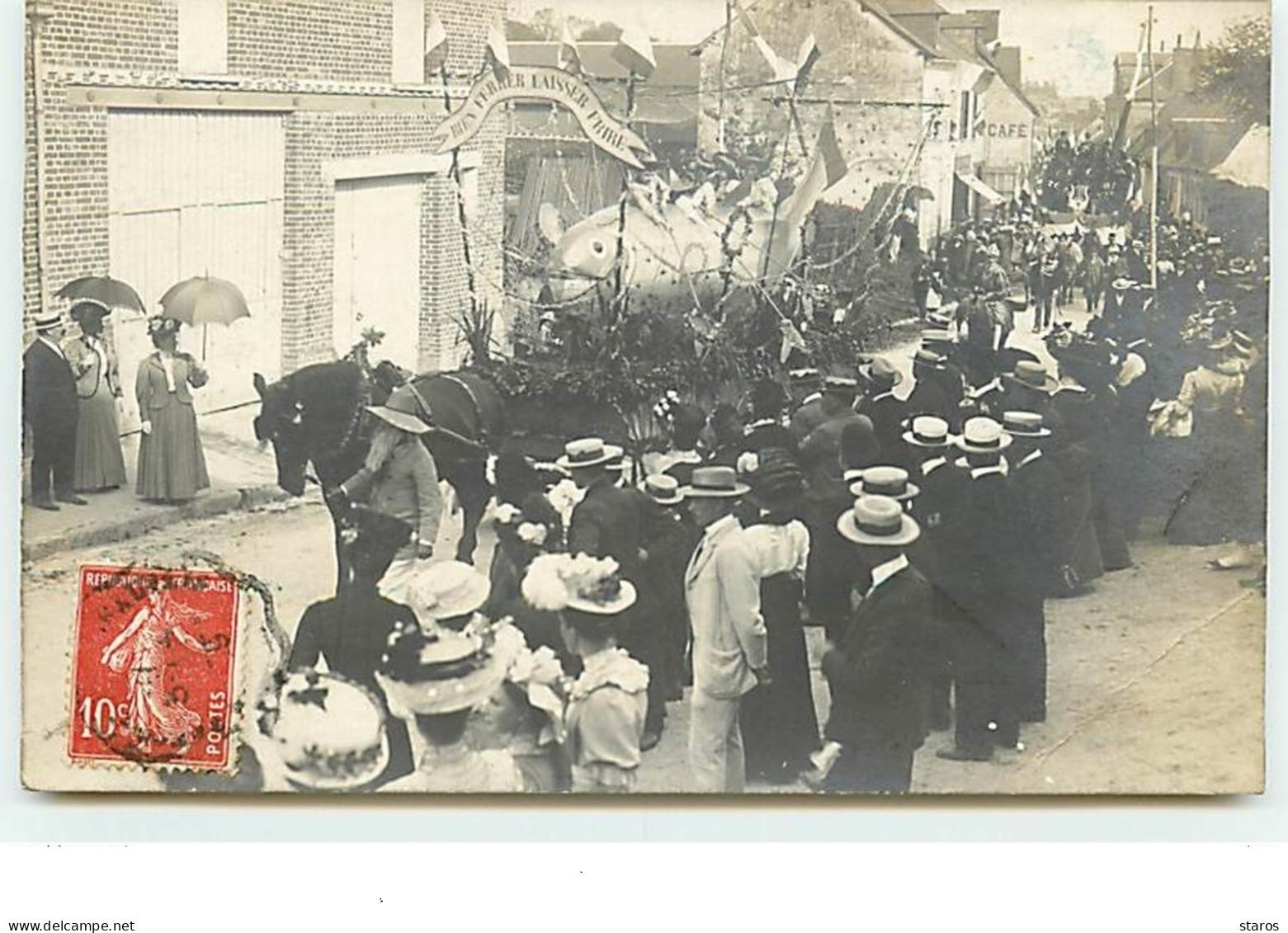 Carte-Photo De SONGEONS - Jour De Fête - Songeons