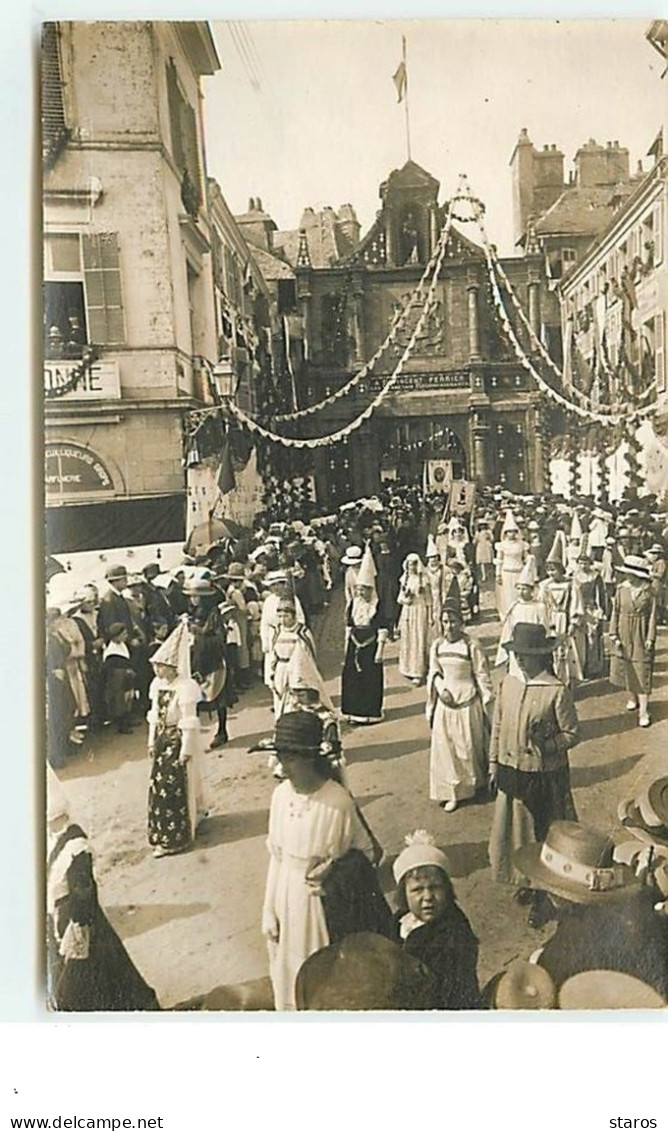 Carte-Photo - VANNES - Fêtes Jubilaires De St Vincent Ferrier 1919 - Devant L'Eglise - Vannes