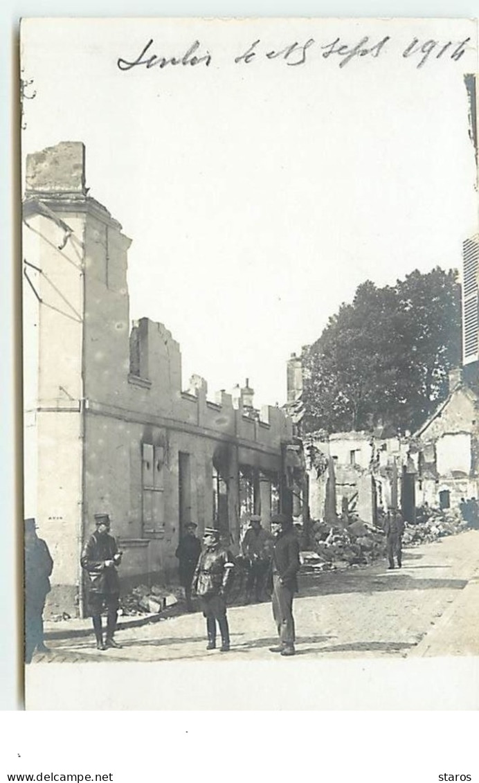 Carte-Photo - SENLIS - Gendarmes Dans Une Rue En Ruine - Coiffeur - Senlis