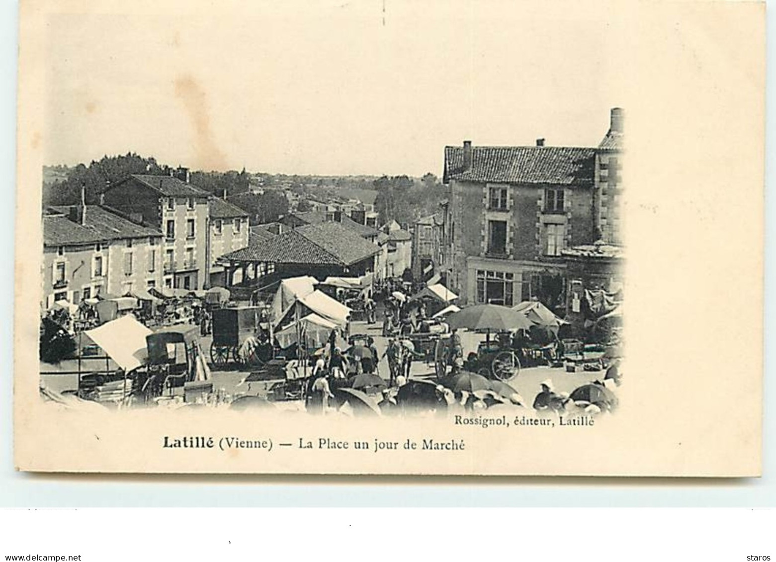 LATILLE - La Place Un Jour De Marché - Autres & Non Classés