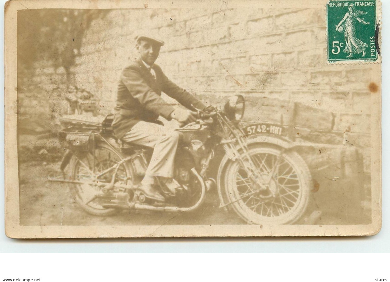 Homme Sur Une Moto - Motorräder