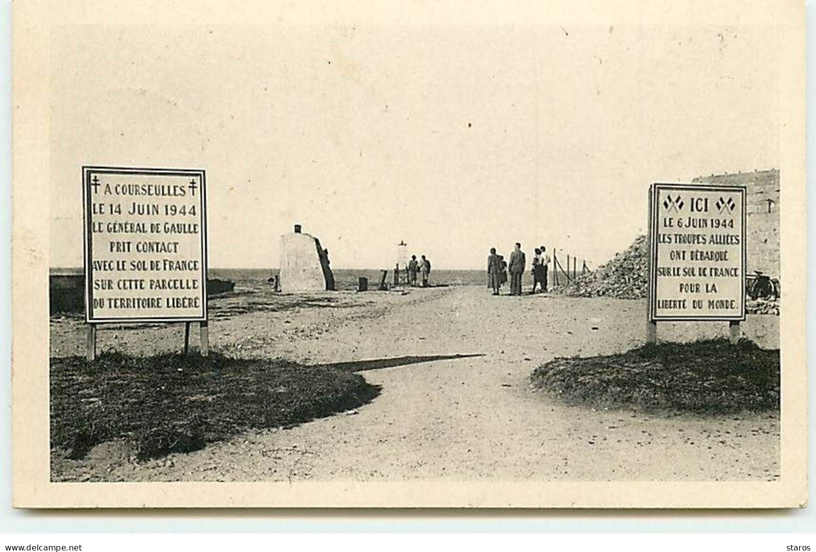 COURSEULLES-SUR-MER - Panneaux élevés En Souvenir Du Débarquement De Juin 1944 - Courseulles-sur-Mer