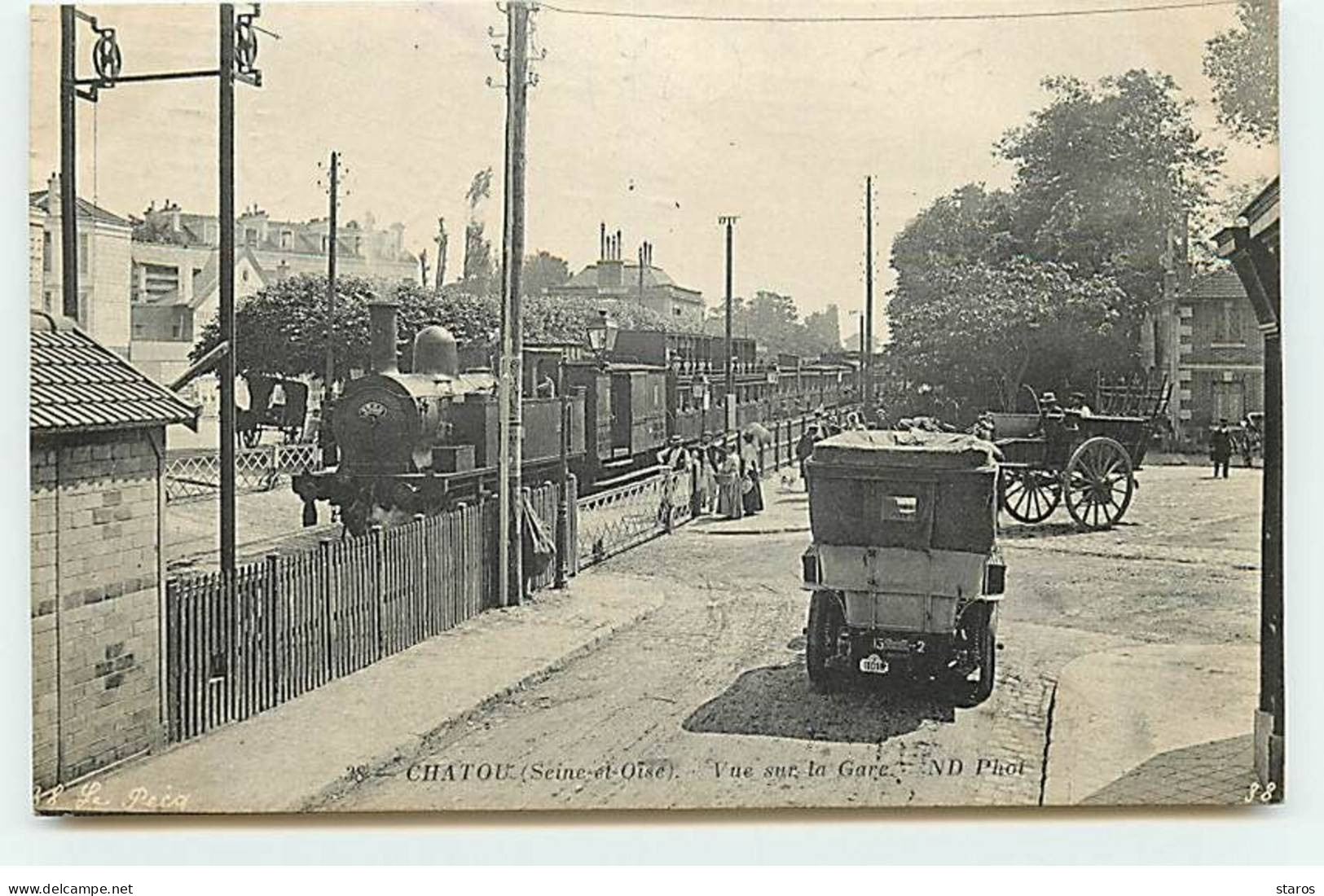 CHATOU - Vue Sur La Gare - Train Entrant En Gare - Bahnhof - Chatou