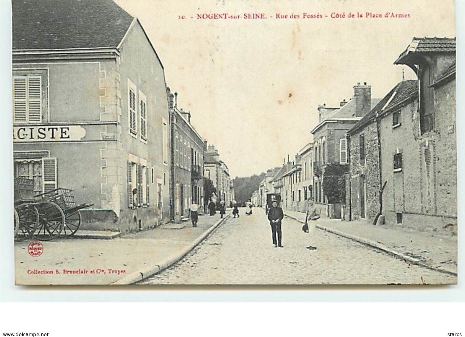 NOGENT-SUR-SEINE - Rue Des Fossés - Côté De La Place D'Armes - Nogent-sur-Seine