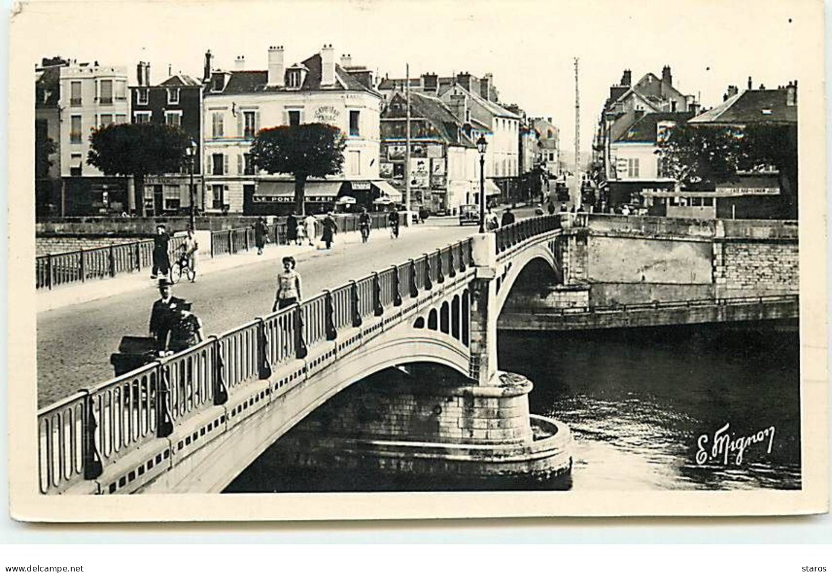 MELUN - Le Pont De Fer Et La Rue Sainte-Ambroise - Melun