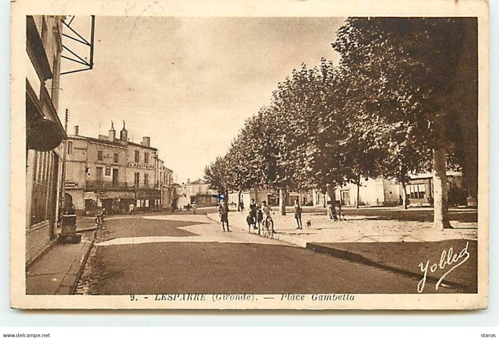 LESPARRE - Place Gambetta - Café L'Aquitaine - Lesparre Medoc