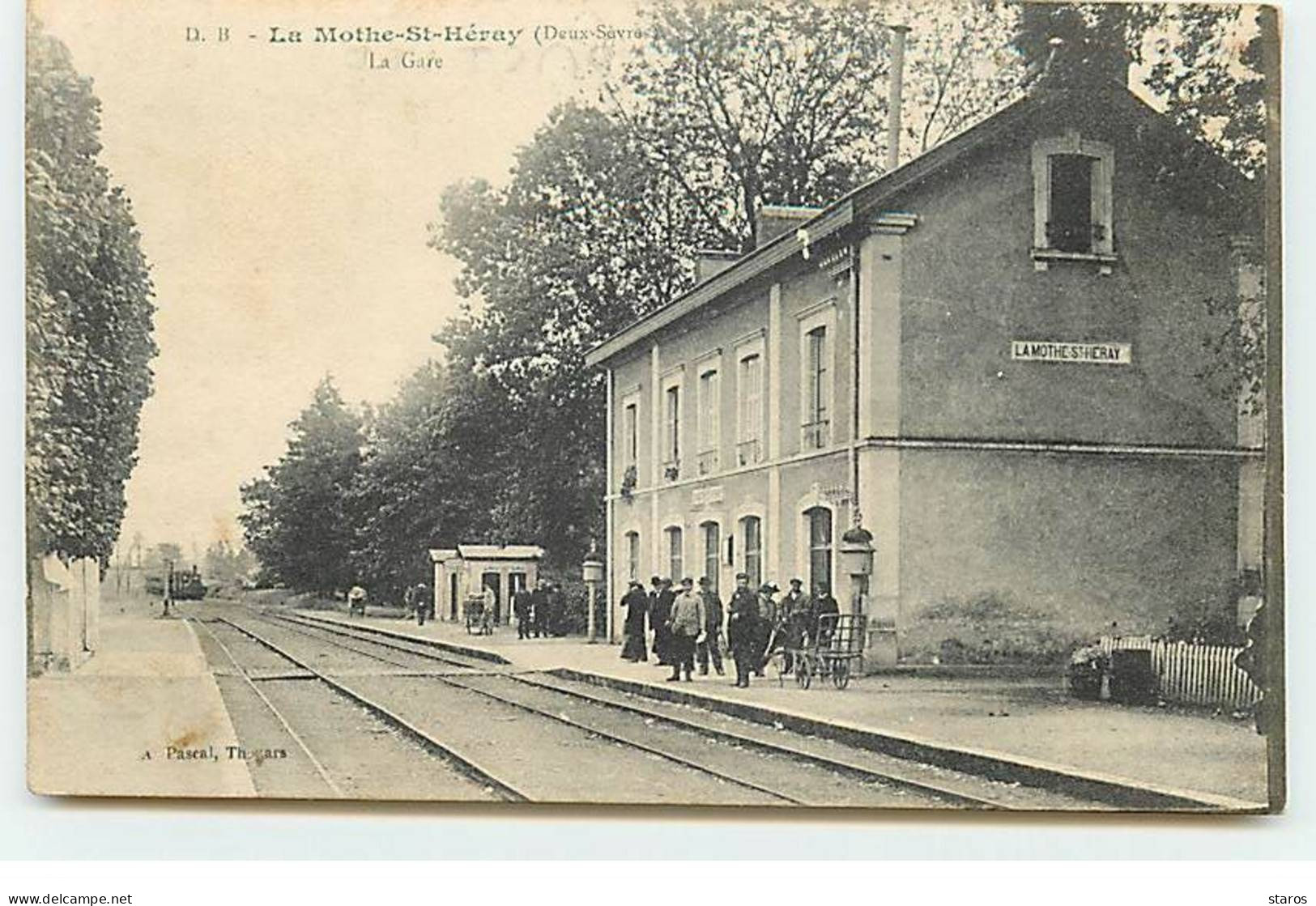 LA MOTHE SAINT HERAY - La Gare - Arrivée D'un Train - La Mothe Saint Heray