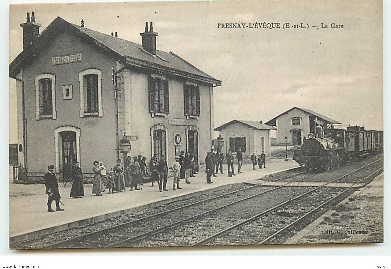 FRESNAY-L'EVEQUE - La Gare - Train Arrivant - Other & Unclassified